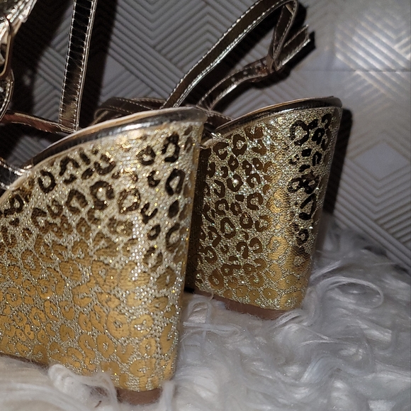 GOLD Metallic Cheetah Peep-Toe Platform Wedges - Picture 4 of 6